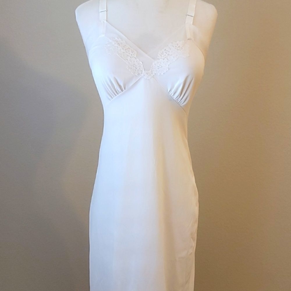 Vintage Keyser slip size 34‎